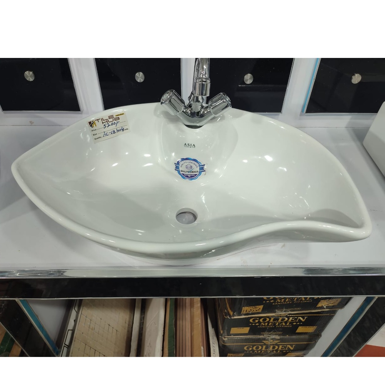 Upper Level 1004 i Vanity